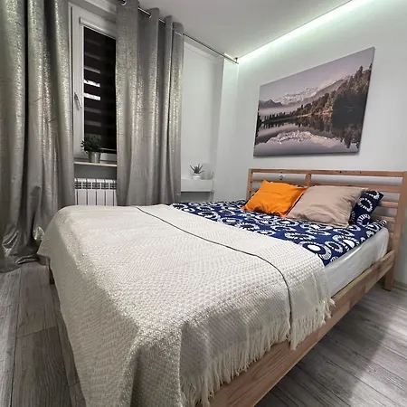 Apartincentrum7 Parking Varşova