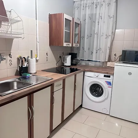 Apartincentrum7 Parking Daire Varşova
